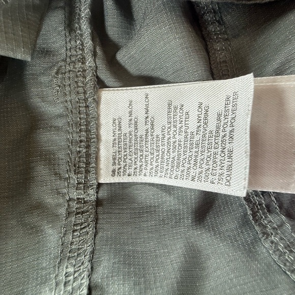 The North Face Woman’s Athletic Green Shorts Size 10 B44. - Picture 7 of 9